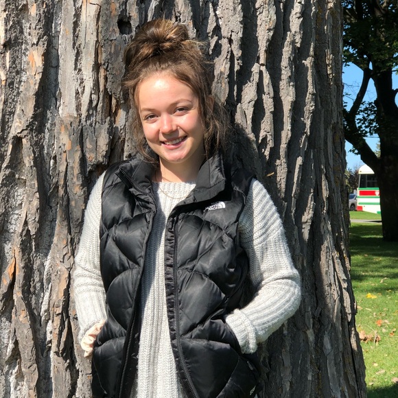 Meet your Posher, Julie - Picture 1 of 1